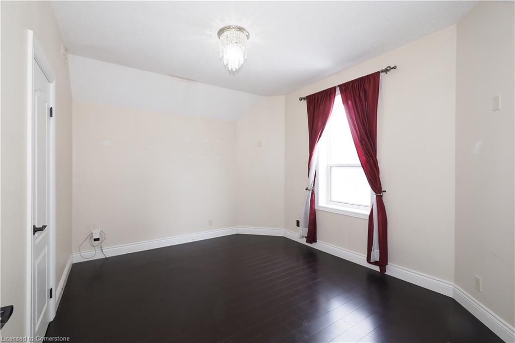 561 Queen Street S Property Photo 21
