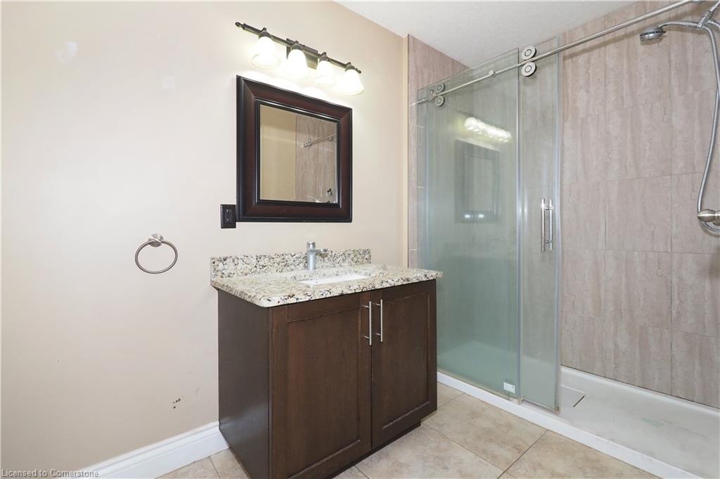 561 Queen Street S Property Photo 23