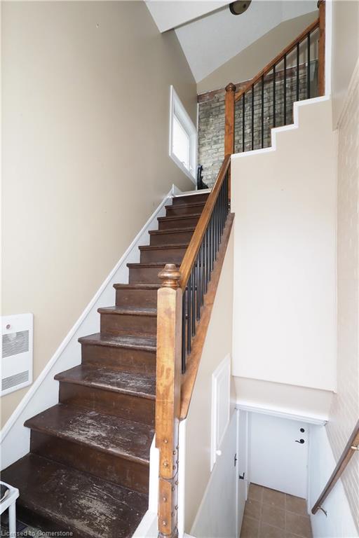 561 Queen Street S Property Photo 26
