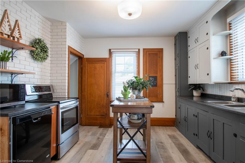 34 Venison Street W Property Photo 5