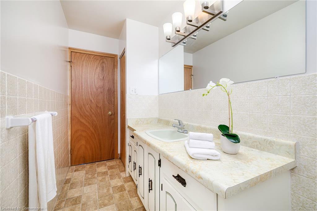 100 Hadeland Avenue Property Photo 15