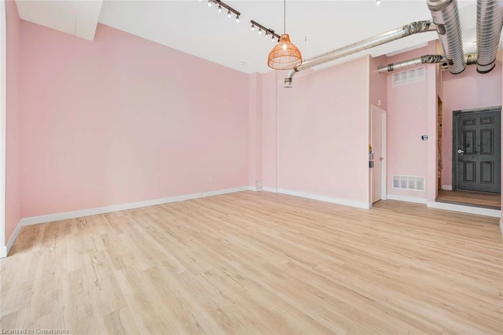 128 Burnhamthorpe Road East Property Photo 9