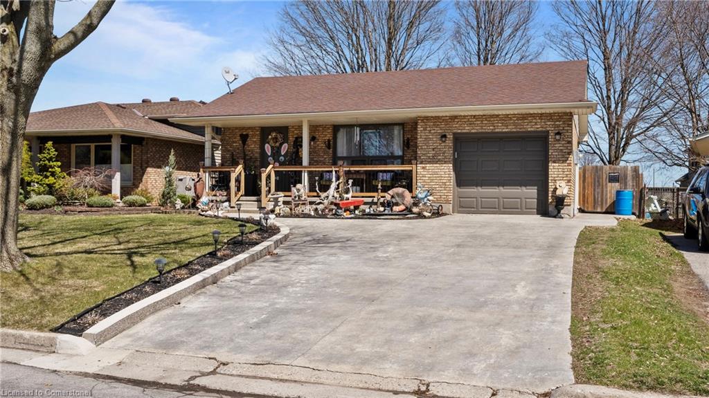 38 Crestlynn Crescent Property Photo
