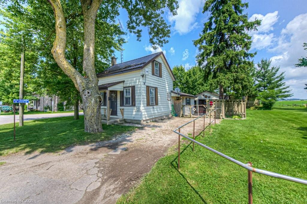 5995 Deborah Glaister Line Property Photo 3