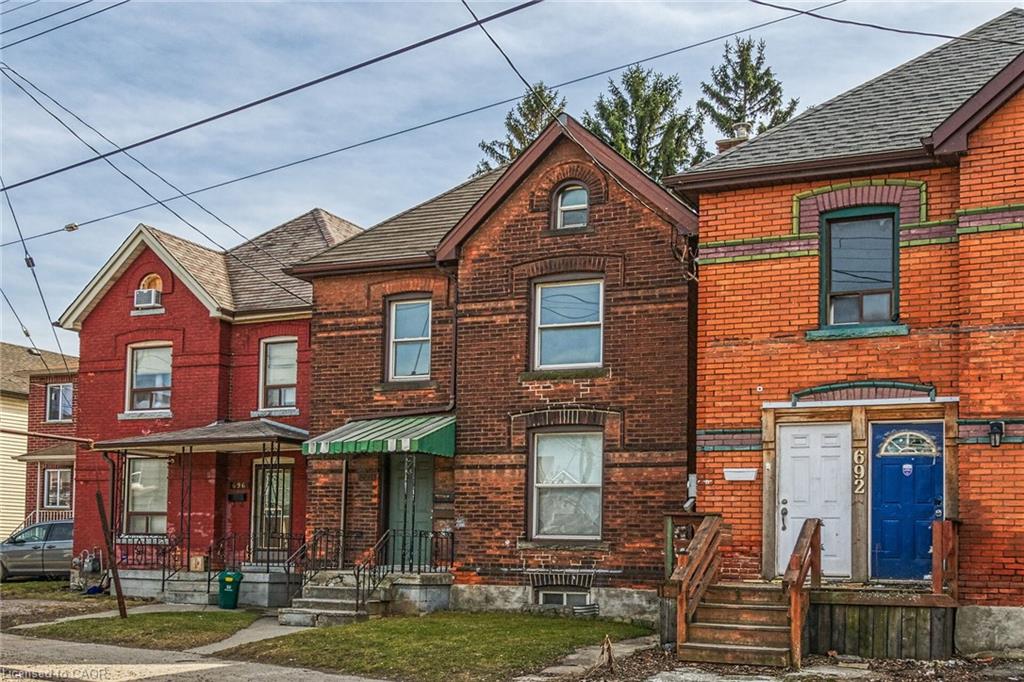 694 Wilson Street Property Photo 4