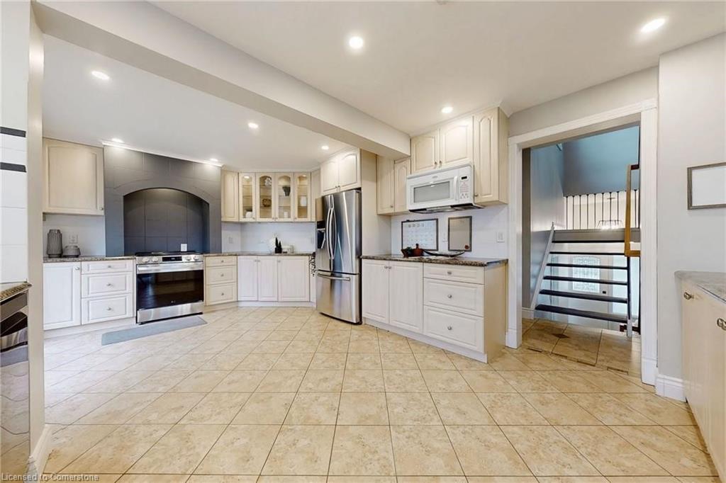 2368 Cavendish Drive Property Photo 12
