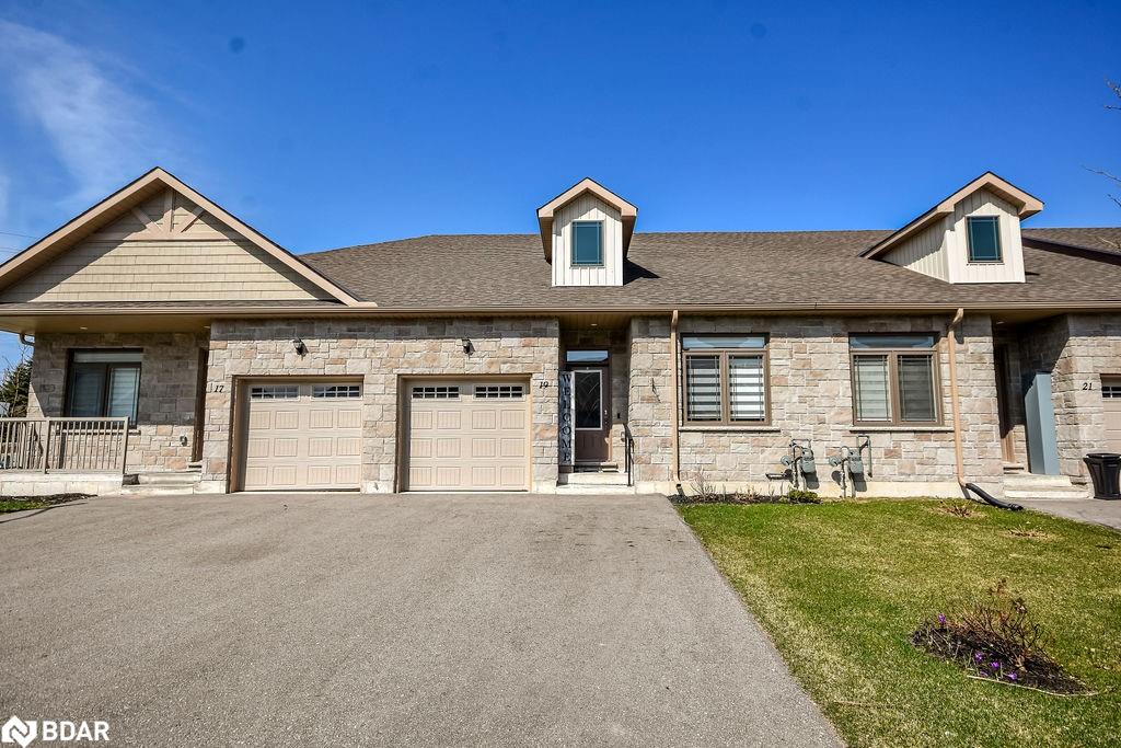 19 Leannes Way Property Photo 2