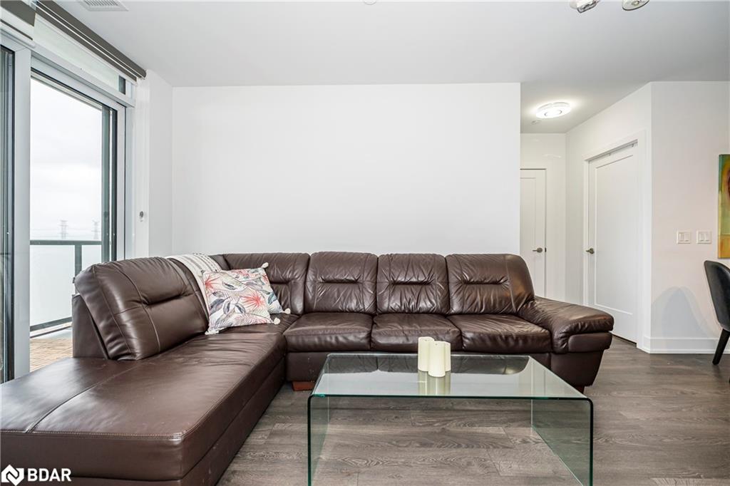 718-2550 Simcoe Street North Street Property Photo 9