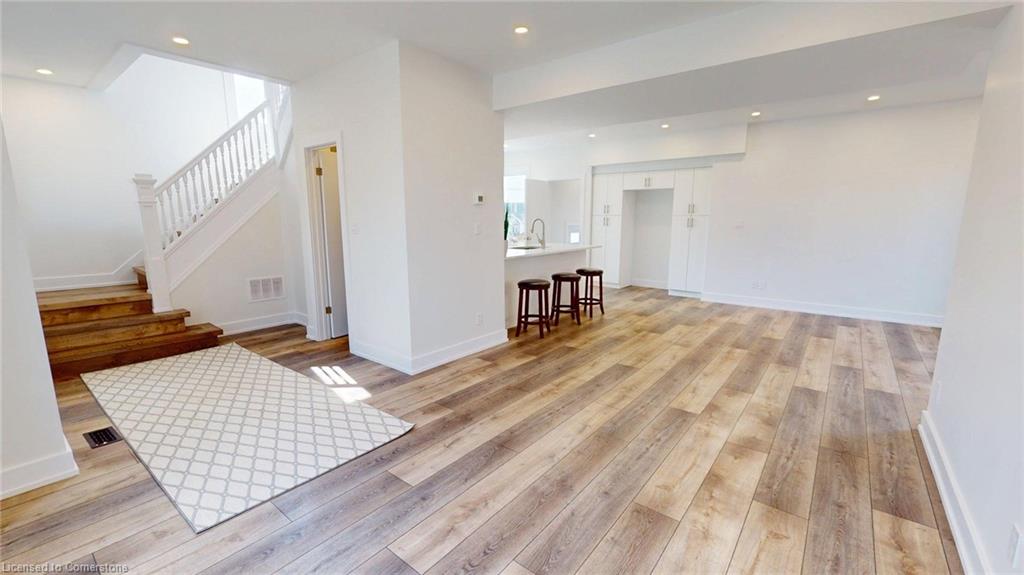 204 Queenston Street Property Photo 2