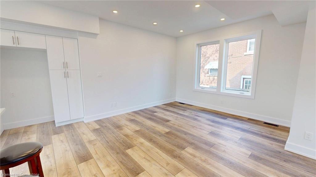 204 Queenston Street Property Photo 3