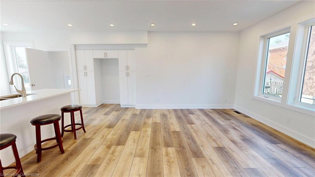 204 Queenston Street Property Photo 4