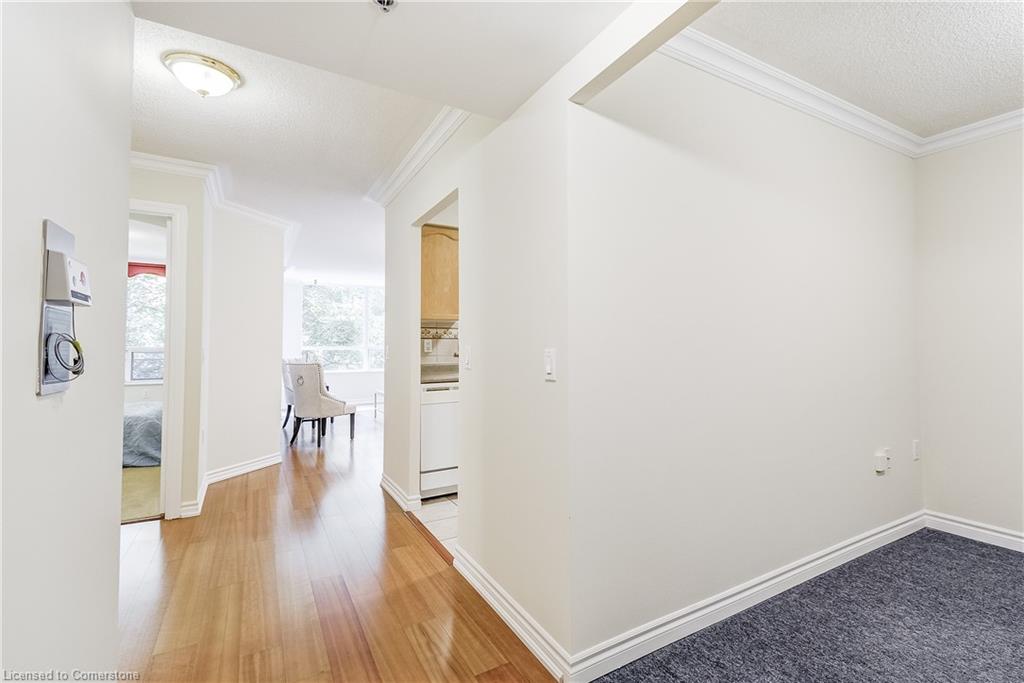 1308-100 Burloak Drive Property Photo 4