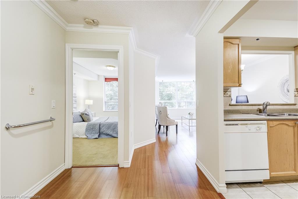 1308-100 Burloak Drive Property Photo 7