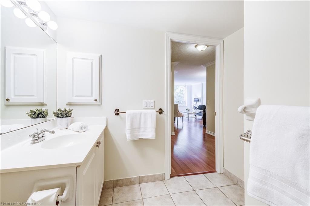 1308-100 Burloak Drive Property Photo 15