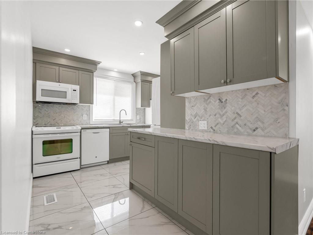 54 Duncombe Drive Property Photo 9