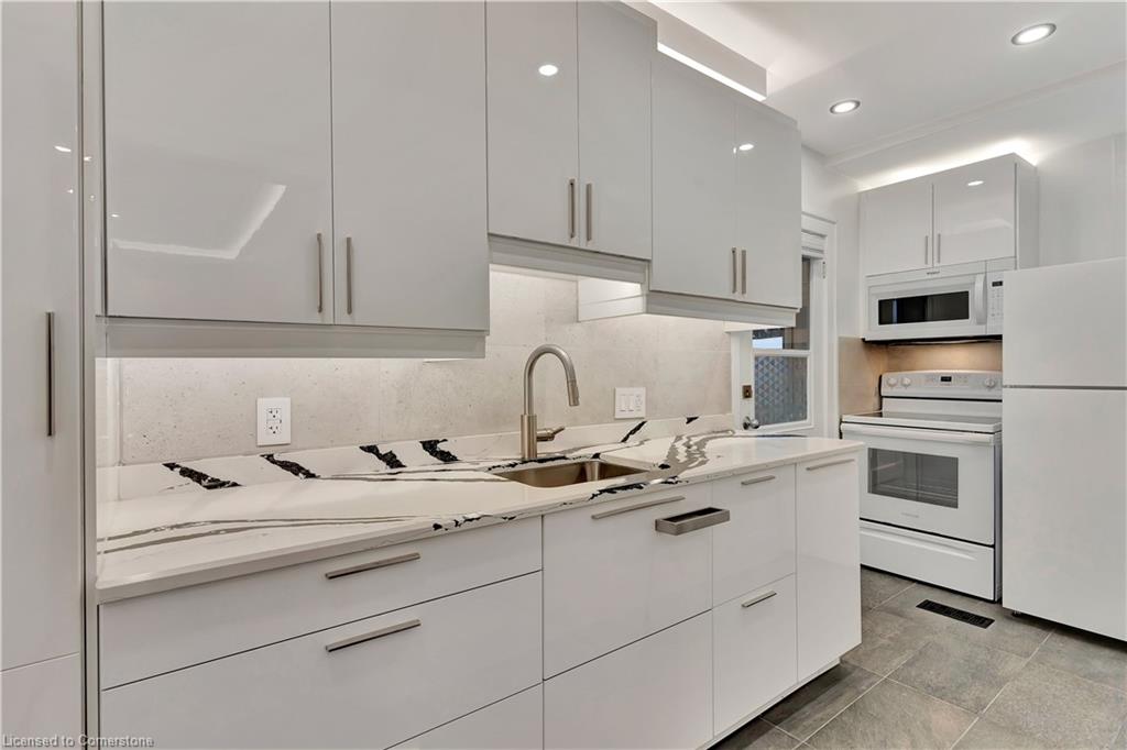 40 Menno Street Property Photo 8