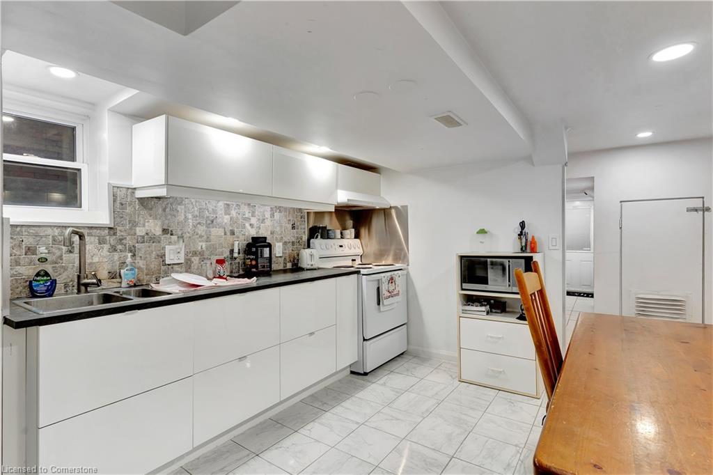 40 Menno Street Property Photo 17