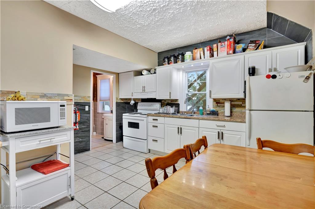 40 Menno Street Property Photo 31