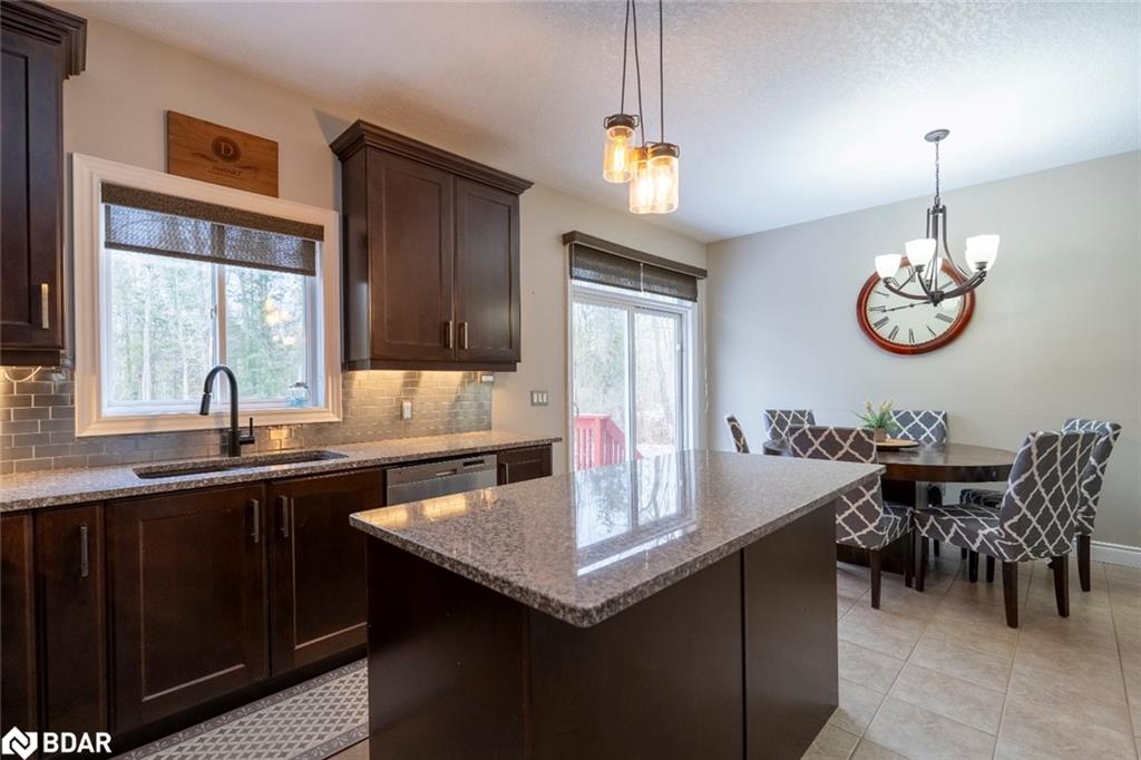 513 Mapleview Drive E Property Photo 6