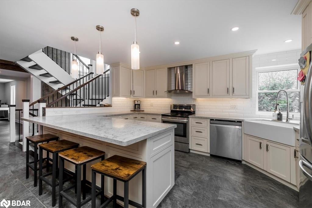 2233 Fourth Line Property Photo