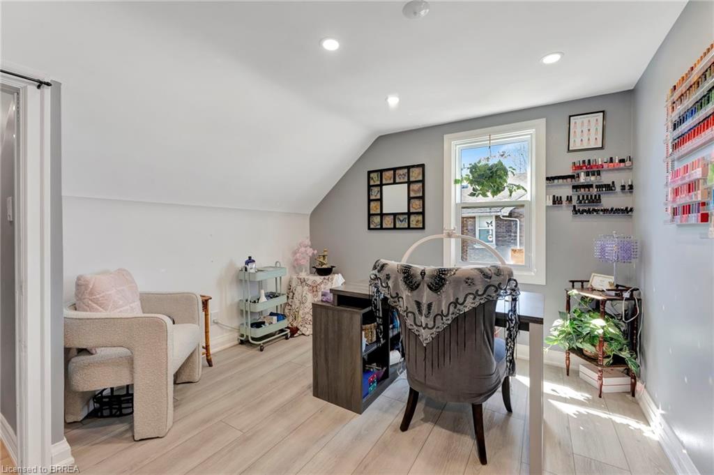 584 Colborne Street Property Photo 30