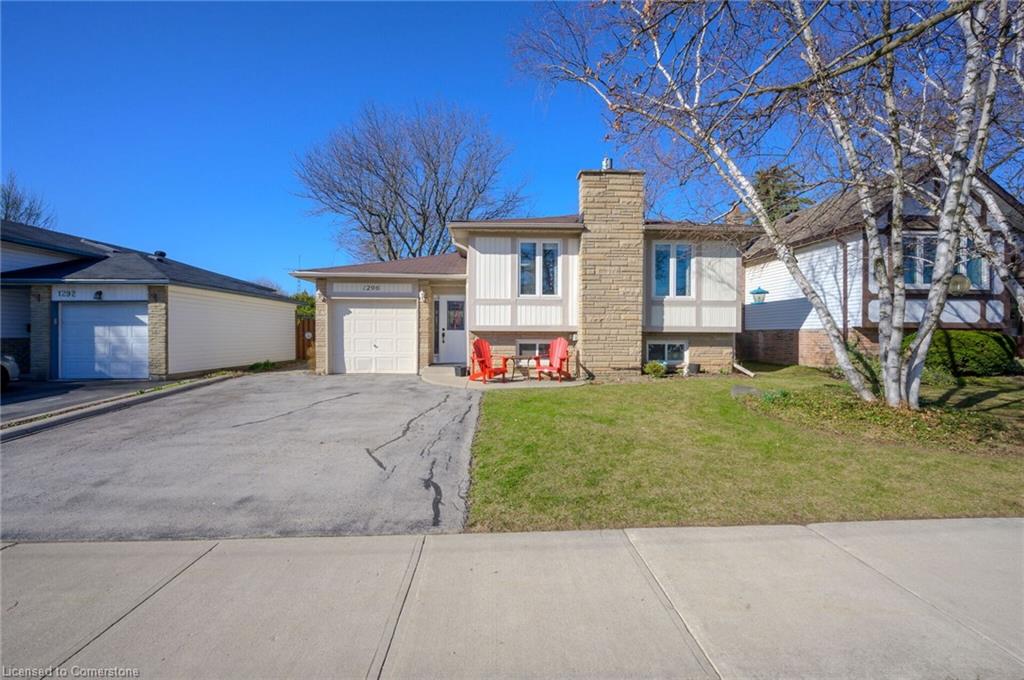 1296 Headon Road Property Photo