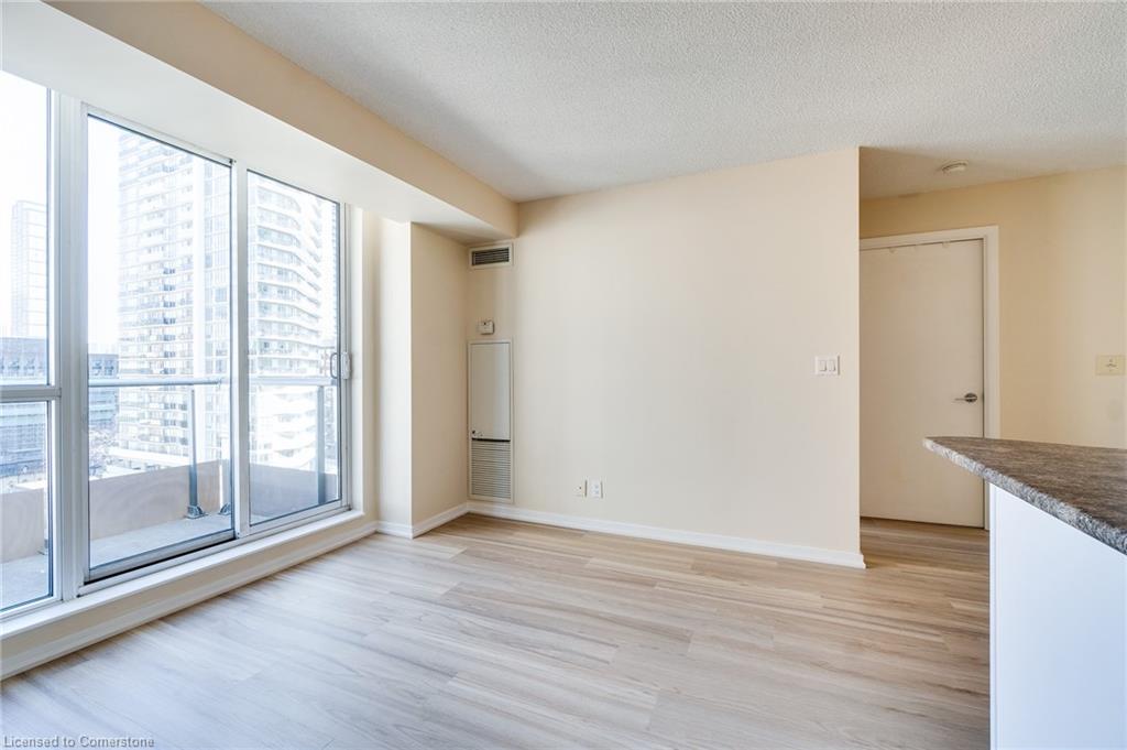 1301-76 Shuter Street Property Photo 16