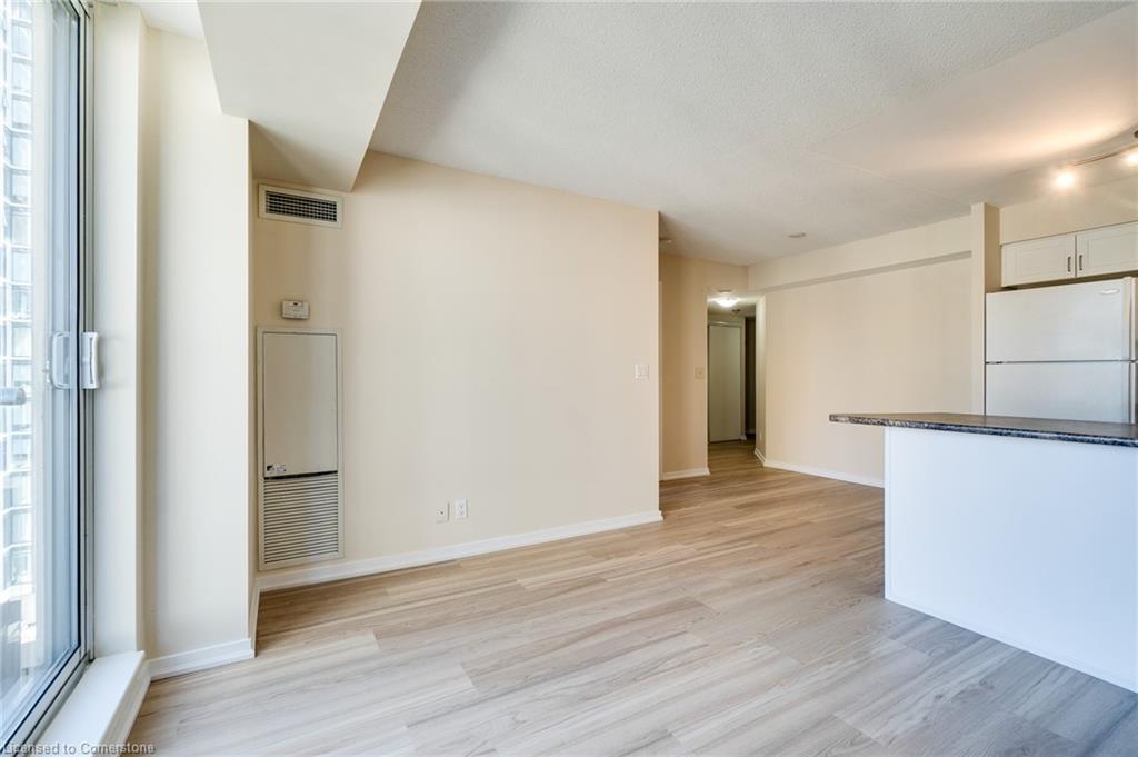 1301-76 Shuter Street Property Photo 18