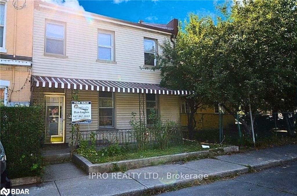 164 Macnab Street N Property Photo