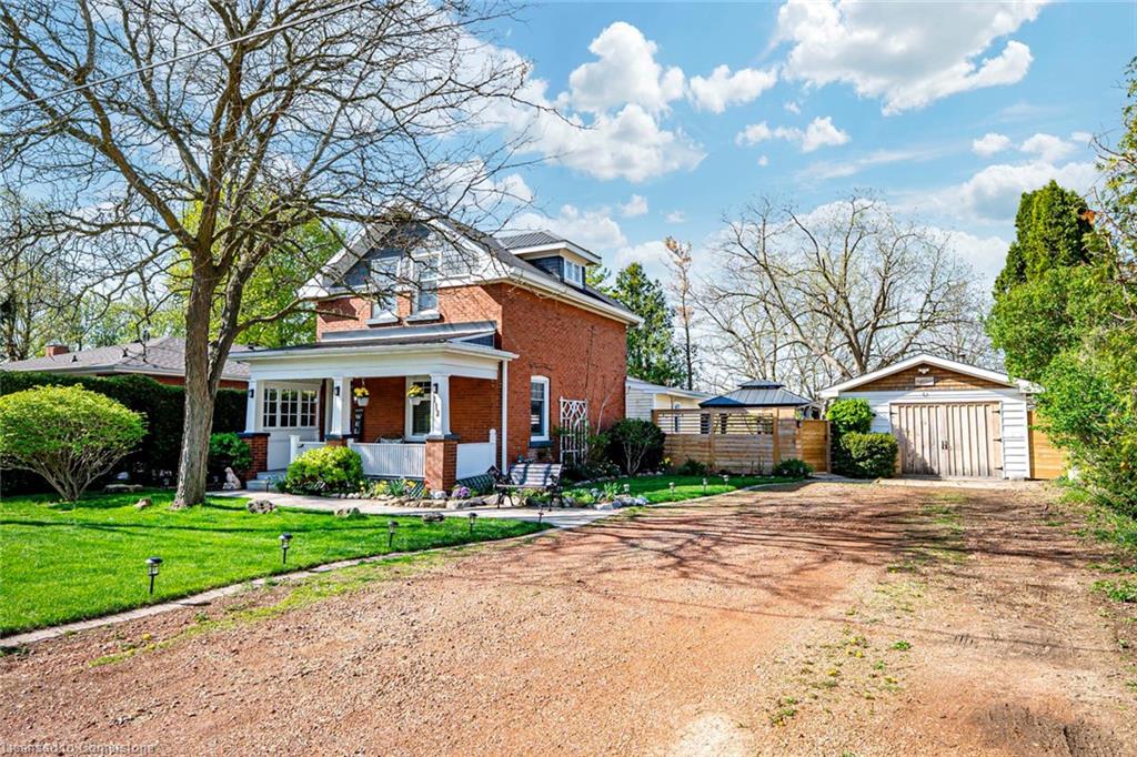 112 Court Street N Property Photo