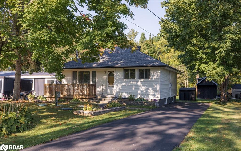 47 Lakeshore Road W Property Photo 1