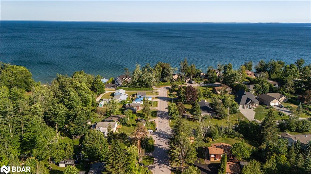 47 Lakeshore Road W Property Photo 1