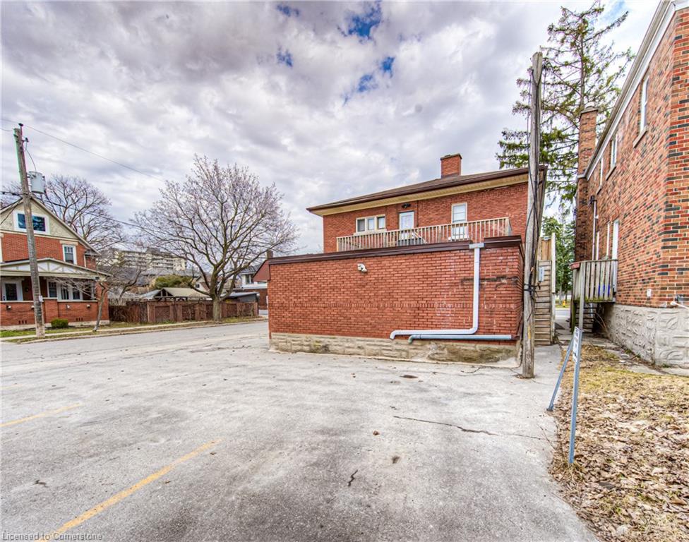 744 Queen Street S Property Photo 9