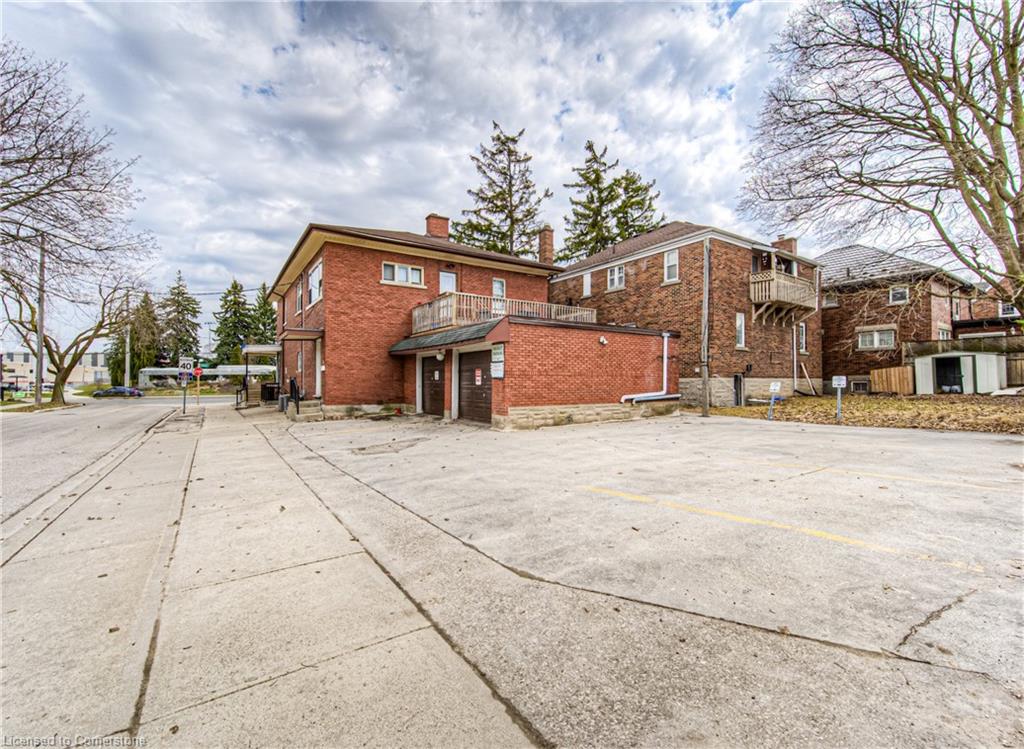 744 Queen Street S Property Photo 10