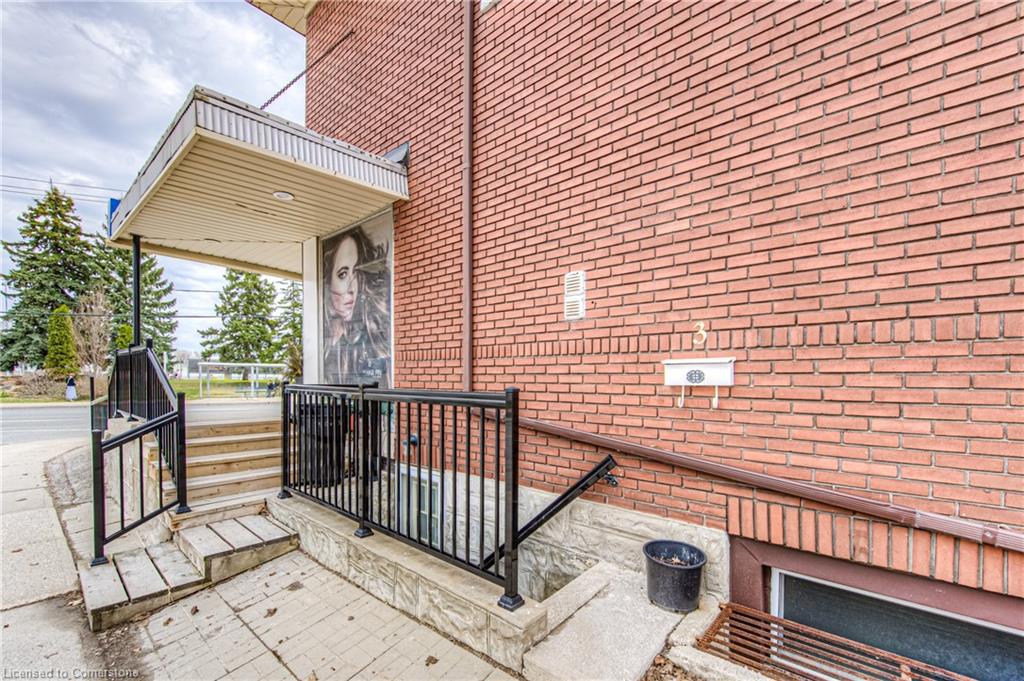 744 Queen Street S Property Photo 14