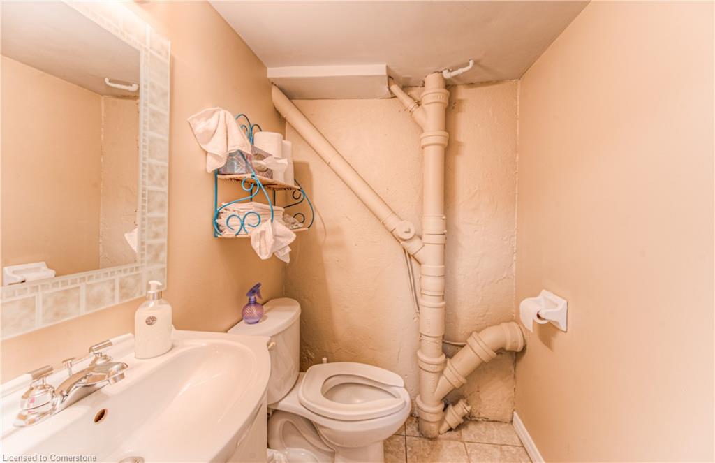 744 Queen Street S Property Photo 23