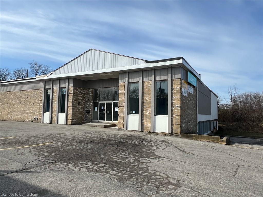 100 Dundas Street E Property Photo