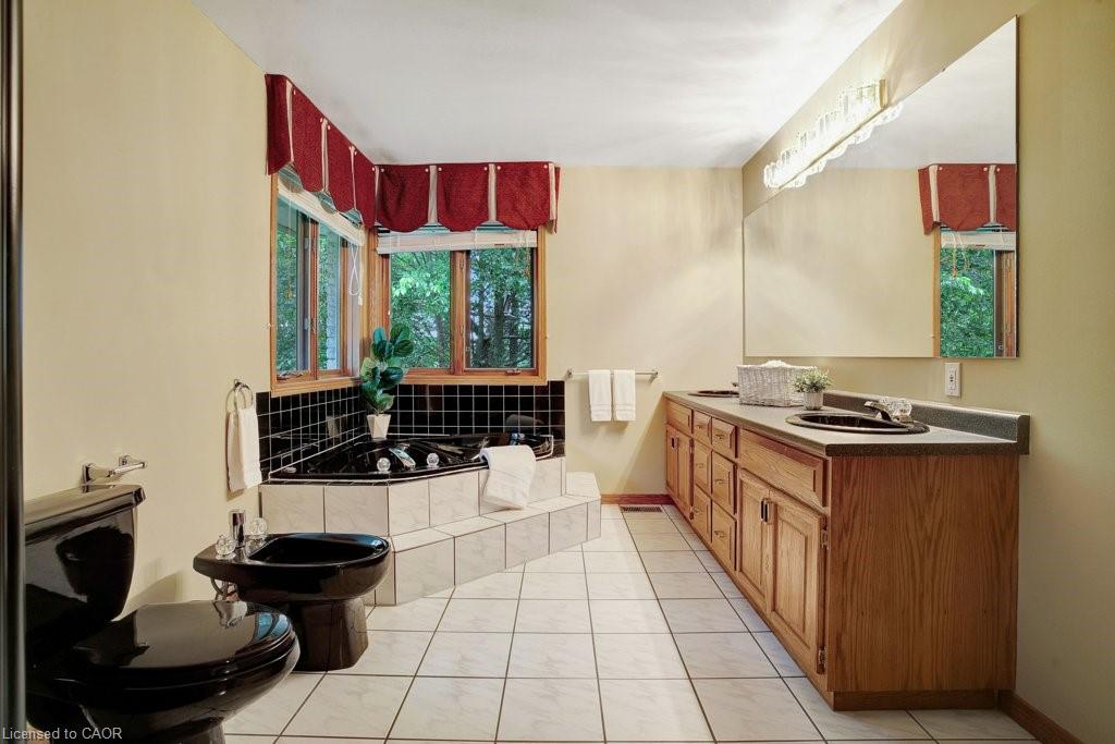 5 Columbo Court Property Photo 23