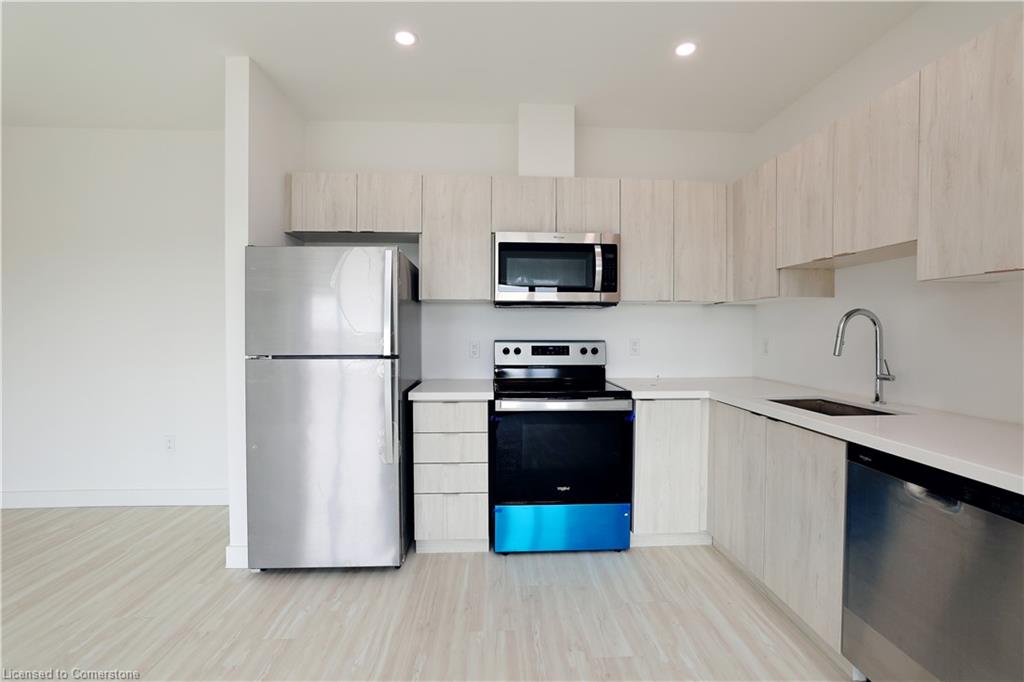 307-408 Dundas Street S Property Photo 14