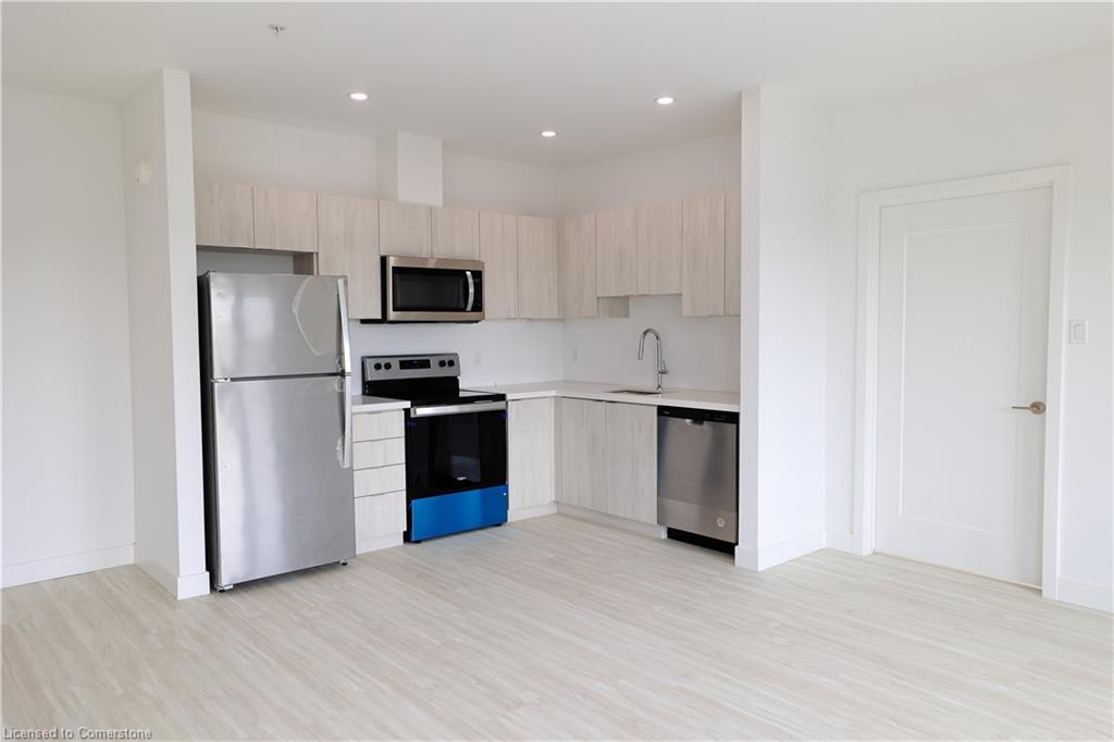 307-408 Dundas Street S Property Photo 15