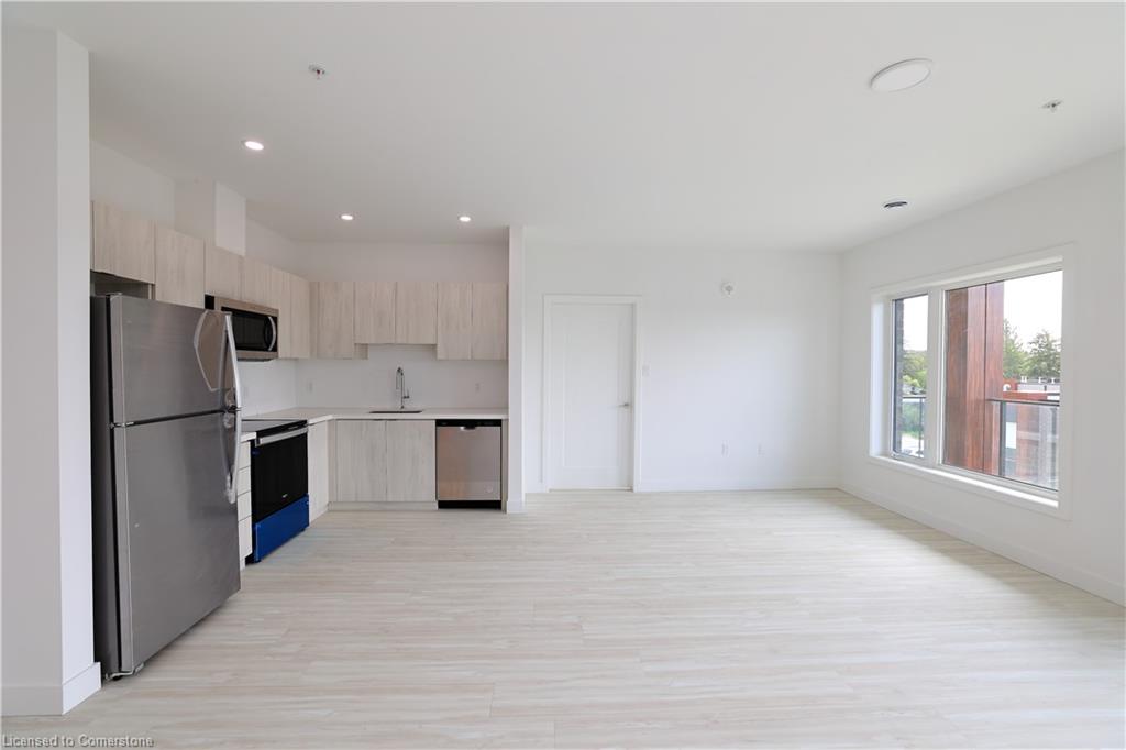 307-408 Dundas Street S Property Photo 16