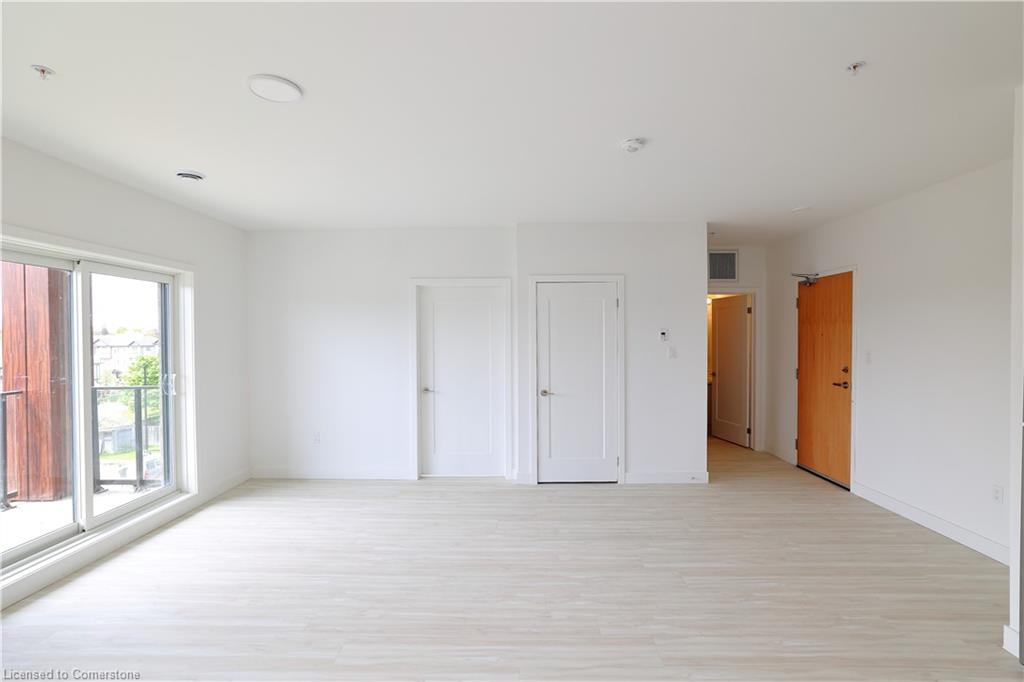 307-408 Dundas Street S Property Photo 19