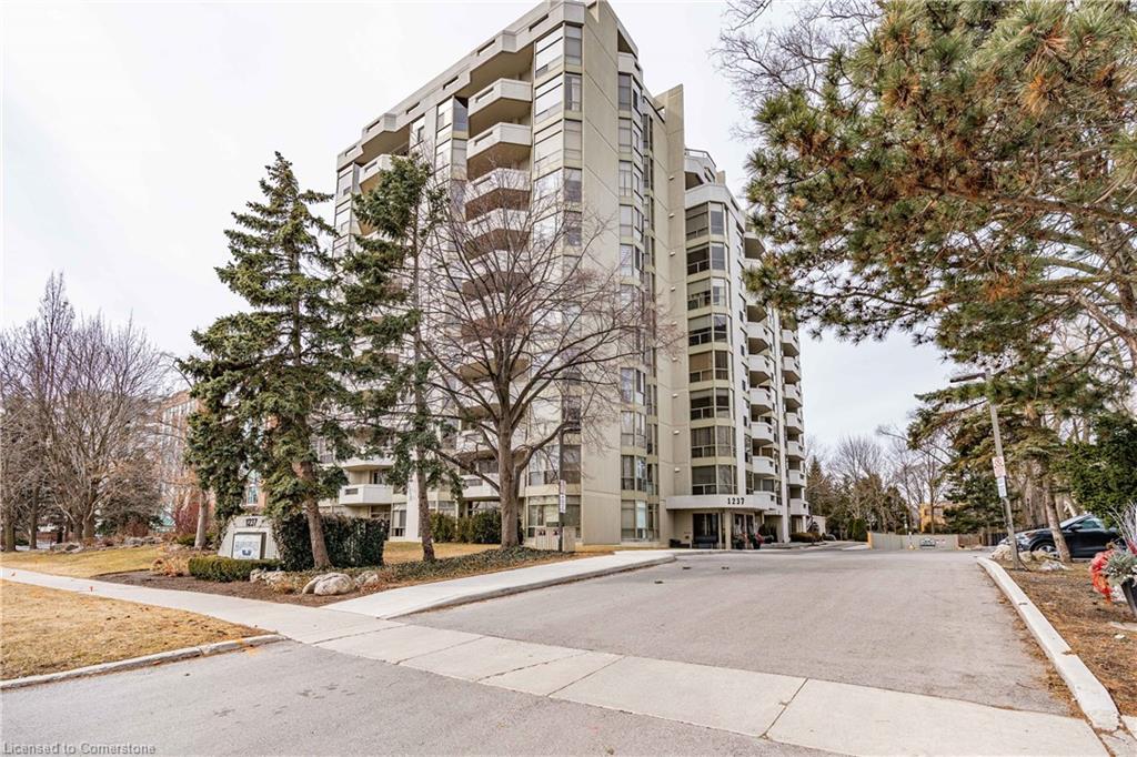 208-1237 North Shore Boulevard E Property Photo
