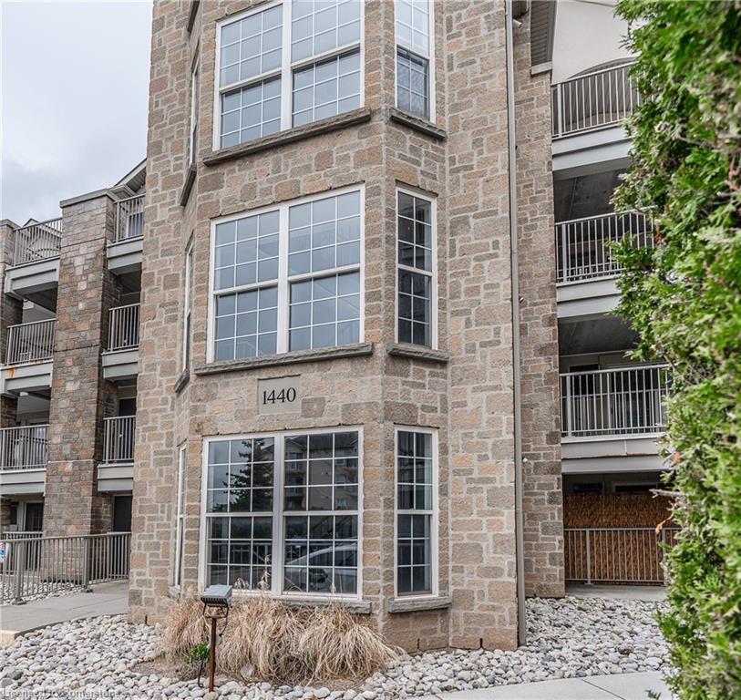 Oakville Real Estate Listings Main Image