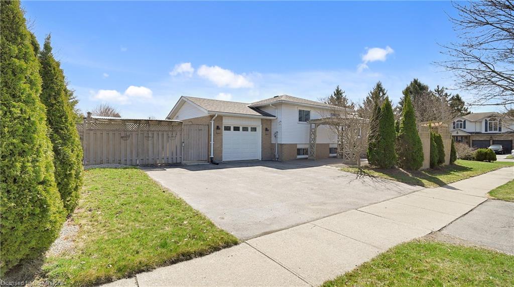 4 Warwick Court Property Photo 1