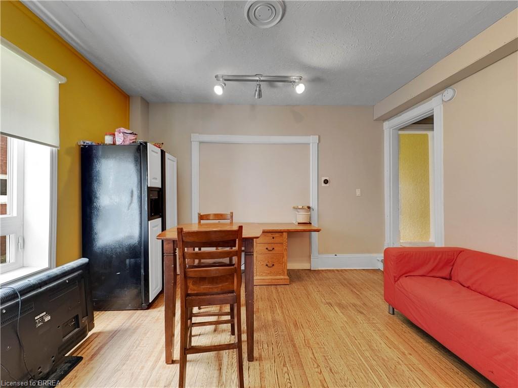 273-275 Brant Avenue Property Photo 16
