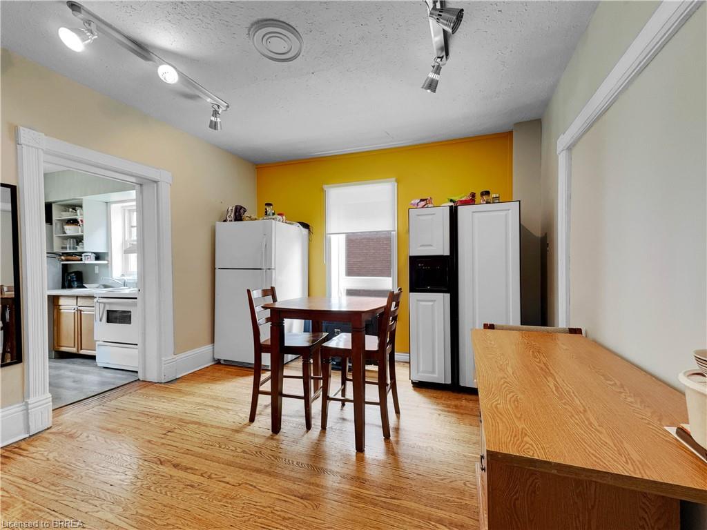 273-275 Brant Avenue Property Photo 17