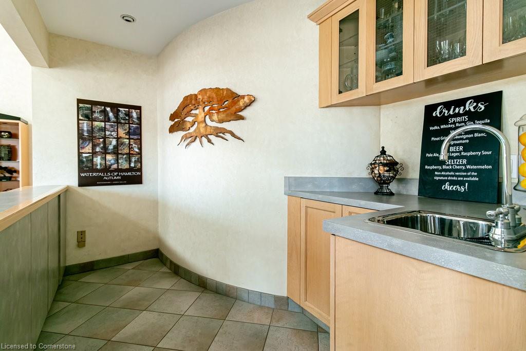 66b South Street W Property Photo 14