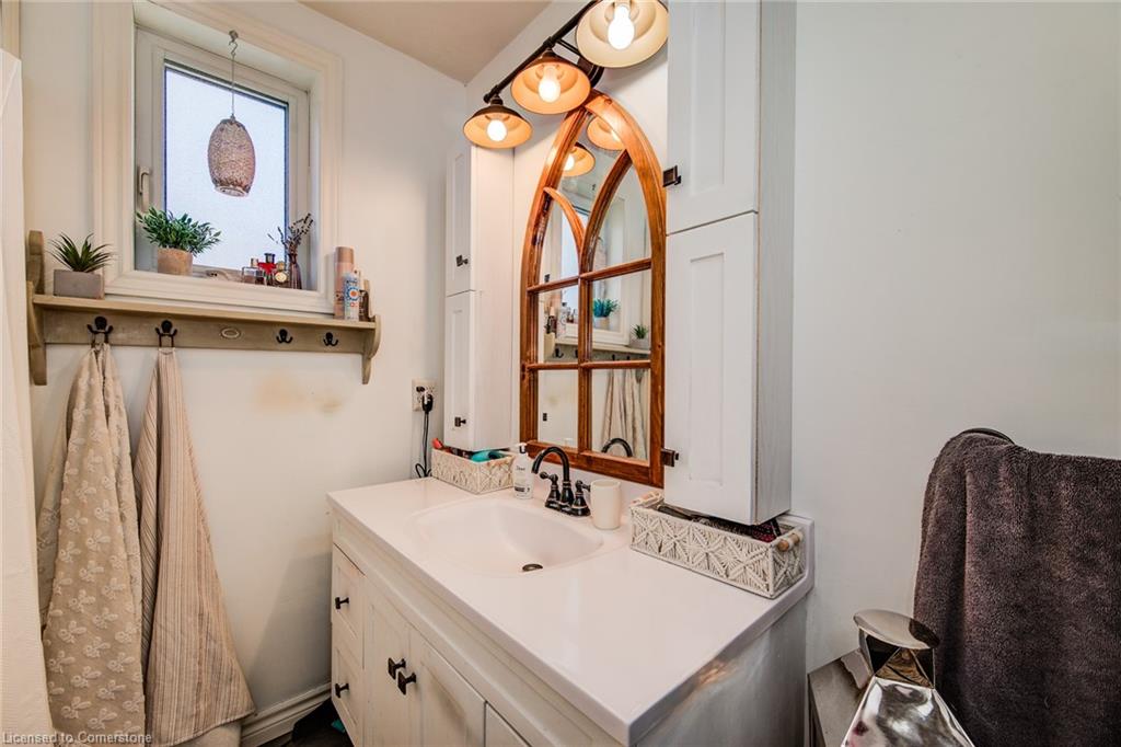 354 Davidson Avenue N Property Photo 13