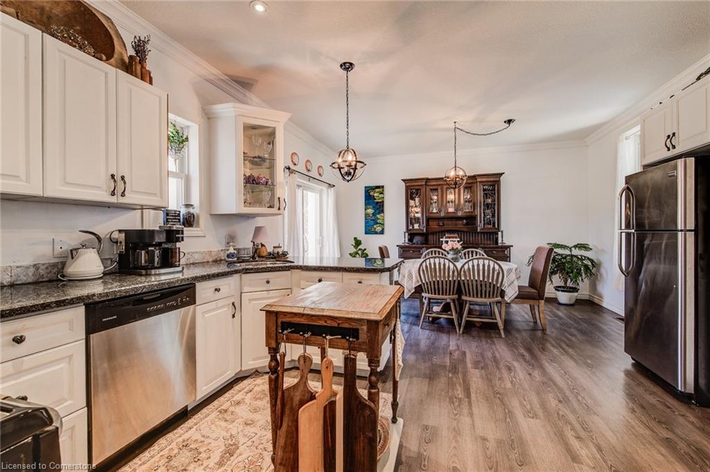 354 Davidson Avenue N Property Photo 14